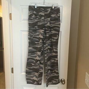 Cabela’s Camo Cotton Cargo Pants Women's Size 6/6 Pockets Hunting Outdoo…